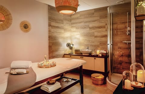 Hot tub, Turkish bath, body treatments, hydrotherapy, hot stone massages