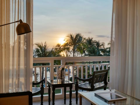 Premium bedding, down comforters, minibar, in-room safe