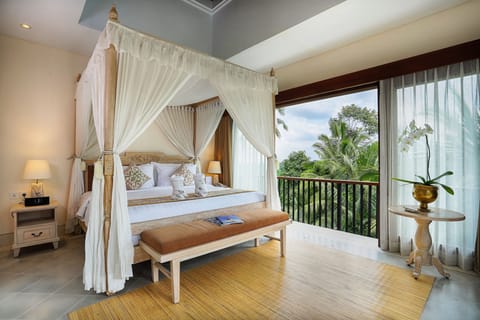 Premium bedding, pillowtop beds, minibar, in-room safe