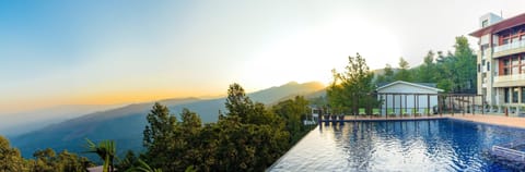 Outdoor pool, an infinity pool