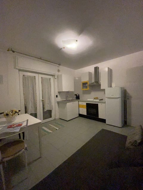 Family Apartment, Multiple Bedrooms, Garden View | Private kitchen | Oven, coffee/tea maker, electric kettle, freezer