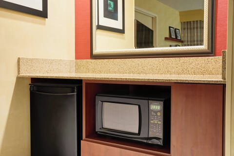 Premium bedding, in-room safe, desk, iron/ironing board