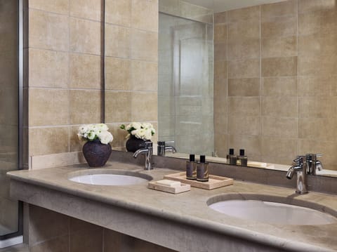 Egnatia Executive Suite | In-room safe, desk, soundproofing, free WiFi