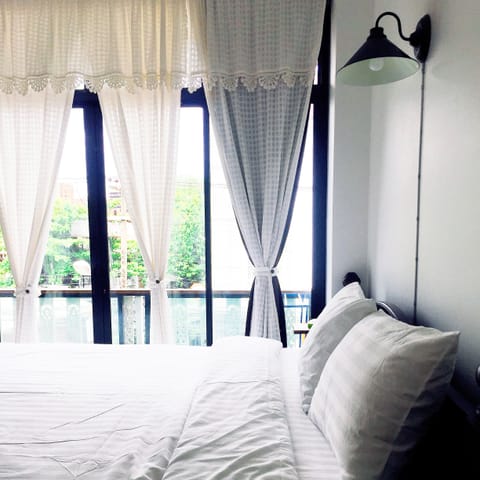 Standard Double Room, 1 King Bed | Blackout drapes, iron/ironing board, free WiFi, bed sheets