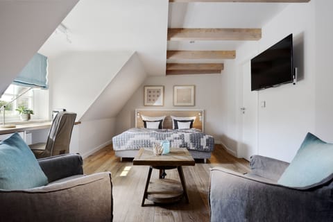 Double Room | In-room safe, iron/ironing board, cribs/infant beds, free WiFi