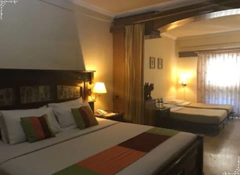 Family Deluxe | Minibar, in-room safe, free WiFi, bed sheets