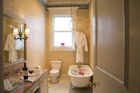 Junior Queen Suite | Bathroom | Designer toiletries, hair dryer, bathrobes, towels