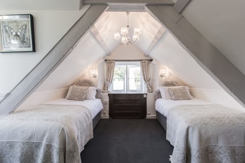 Twin Room, Ensuite, Garden View (Room 11) | Hypo-allergenic bedding, free WiFi, bed sheets