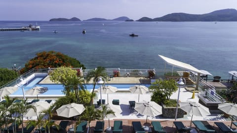 2 outdoor pools, pool umbrellas, sun loungers