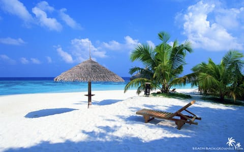 Beach nearby, white sand, beach towels