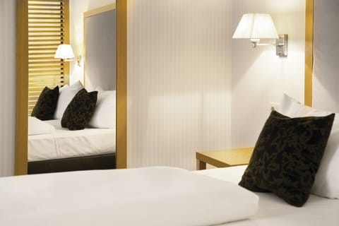 In-room safe, desk, laptop workspace, free WiFi