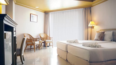 Deluxe Double Room | Minibar, in-room safe, desk, cribs (free)