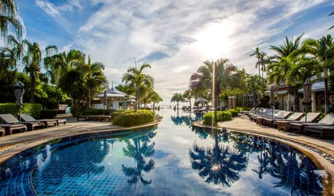 Outdoor pool, pool umbrellas, sun loungers