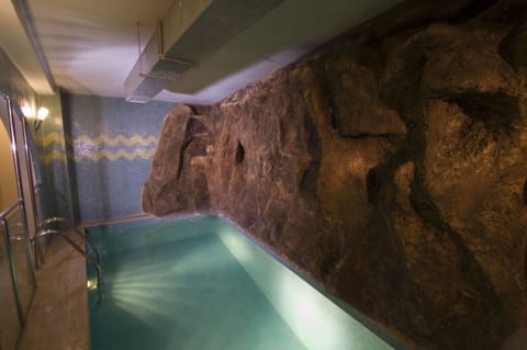 Pool waterfall