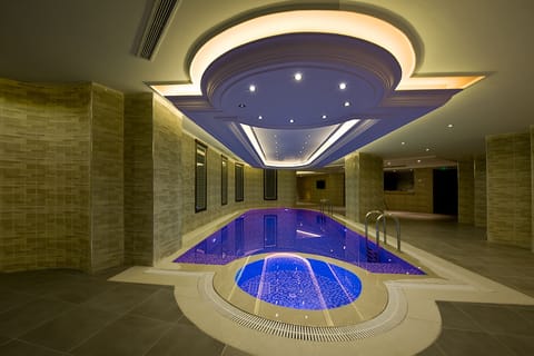 Indoor pool, free cabanas, sun loungers