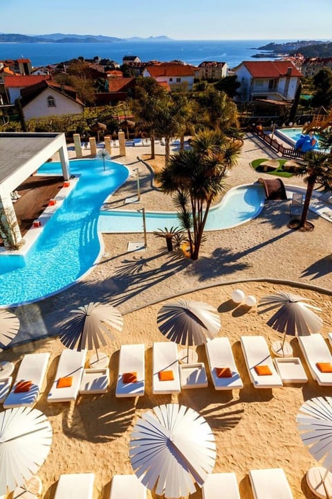 3 indoor pools, outdoor pool, sun loungers