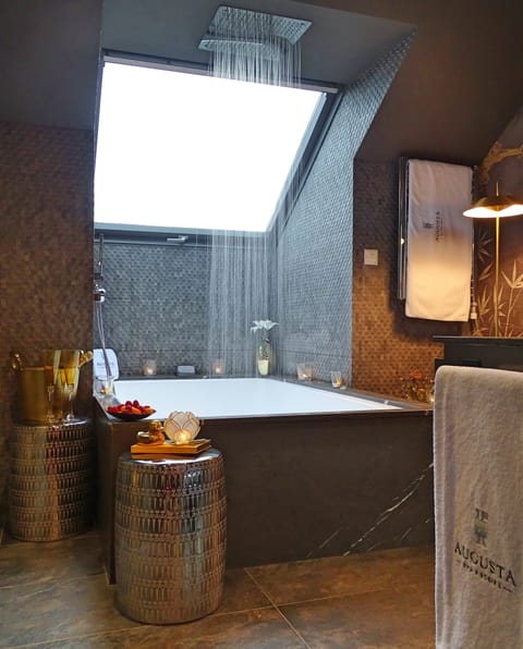 Luxury Suite (Master Suite) | Minibar, in-room safe, desk, blackout drapes