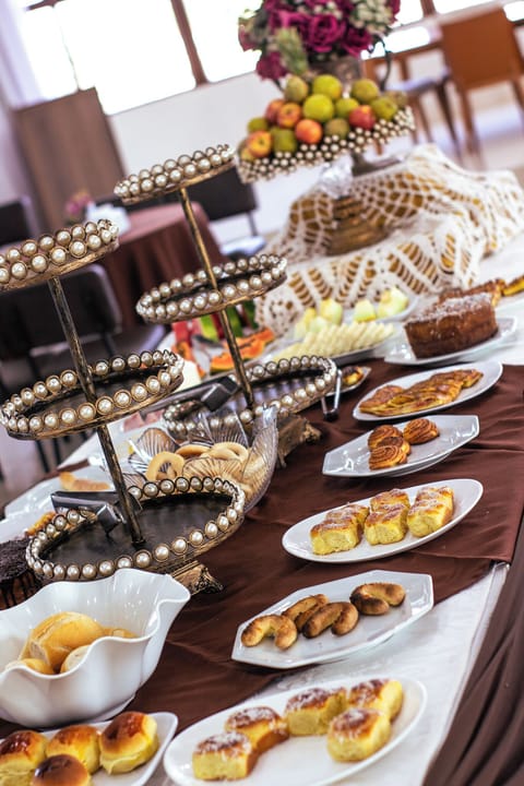 Free daily self-serve breakfast