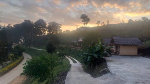 Bungalow, Mountain View | Desk, rollaway beds, free WiFi