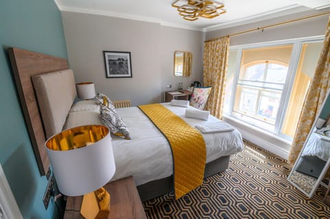 Standard Room, 1 Double Bed, Non Smoking | Desk, free WiFi, bed sheets