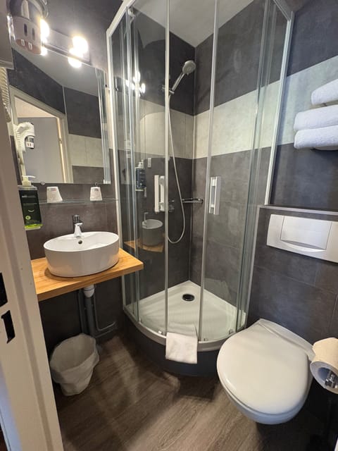 Standard Double Room Single Use | Bathroom | Eco-friendly toiletries, hair dryer, towels