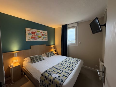 Family Double Room | Individually decorated, individually furnished, desk, blackout drapes