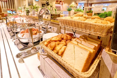 Daily buffet breakfast for a fee