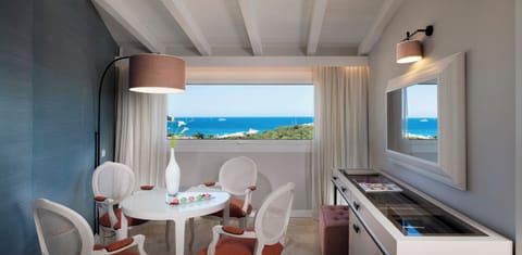 Junior Suite -terrace sea view | Hypo-allergenic bedding, minibar, in-room safe, desk