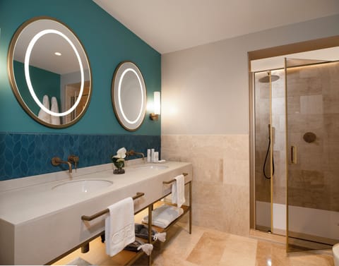 Luxury Suite - terrace sea view | Bathroom | Free toiletries, hair dryer, slippers, bidet