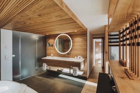 Panoramic Loft | Bathroom | Free toiletries, hair dryer, bathrobes, towels