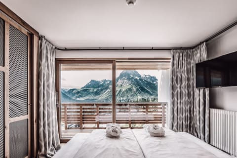 Panoramic Loft | Hypo-allergenic bedding, down comforters, individually decorated