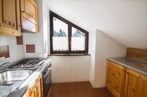 Apartment, 3 Bedrooms (Duplex) | Individually decorated, individually furnished, blackout drapes