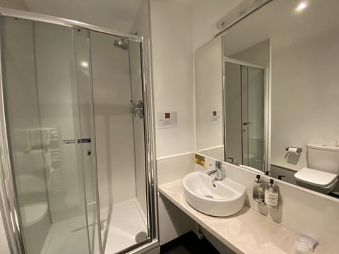 Standard Double or Twin Room, 1 Bedroom | Bathroom | Shower, free toiletries, hair dryer, towels