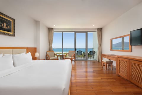 Suite, Seafront | Minibar, in-room safe, desk, blackout drapes