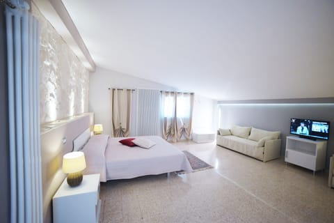 Suite, Garden View | Premium bedding, memory foam beds, minibar, desk