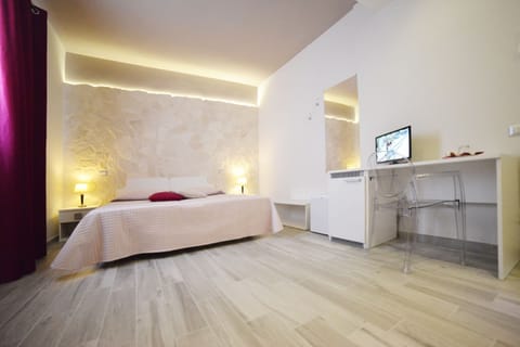 Comfort Double Room | Premium bedding, memory foam beds, minibar, desk