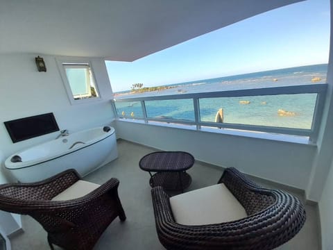 Luxury Twin Room | Minibar, free WiFi, bed sheets