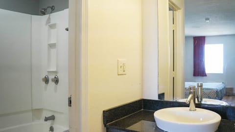 Combined shower/tub, free toiletries, towels, toilet paper