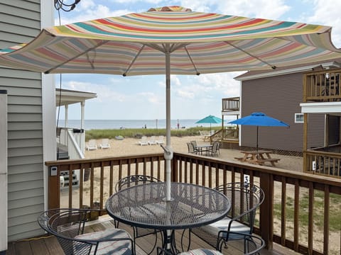 Studio, 1 Queen Bed | Beach/ocean view