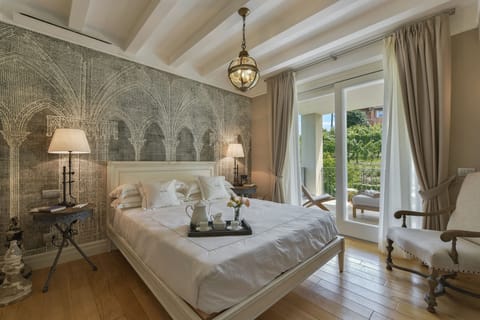 1 bedroom, premium bedding, down comforters, pillowtop beds