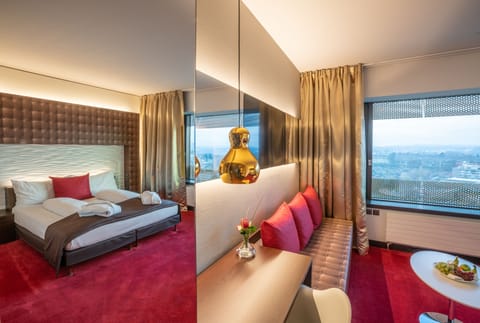 Triple Room | Hypo-allergenic bedding, in-room safe, desk, laptop workspace