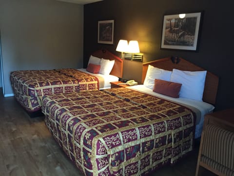 Desk, rollaway beds, free WiFi