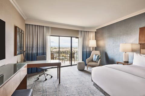 Deluxe Room, 1 King Bed, Golf View | Down comforters, pillowtop beds, in-room safe, desk