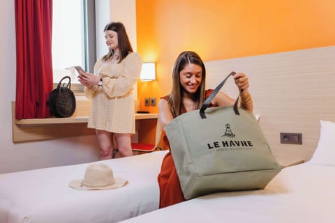 Standard Room, 2 Twin Beds | Desk, blackout drapes, soundproofing, free WiFi