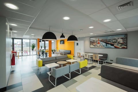 Daily buffet breakfast (EUR 7.5 per person)