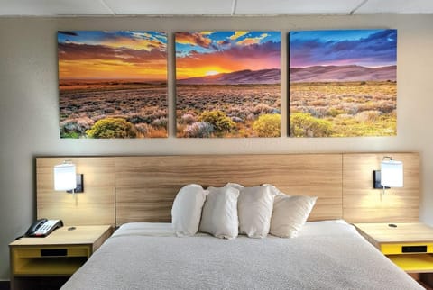 Premium bedding, in-room safe, desk, laptop workspace