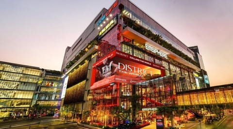 Shopping mall