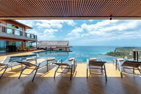 Outdoor pool, an infinity pool