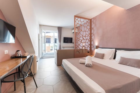 Down comforters, minibar, in-room safe, desk