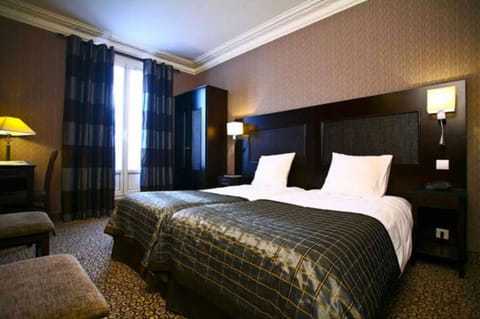 Comfort Twin Room | Premium bedding, in-room safe, desk, blackout drapes